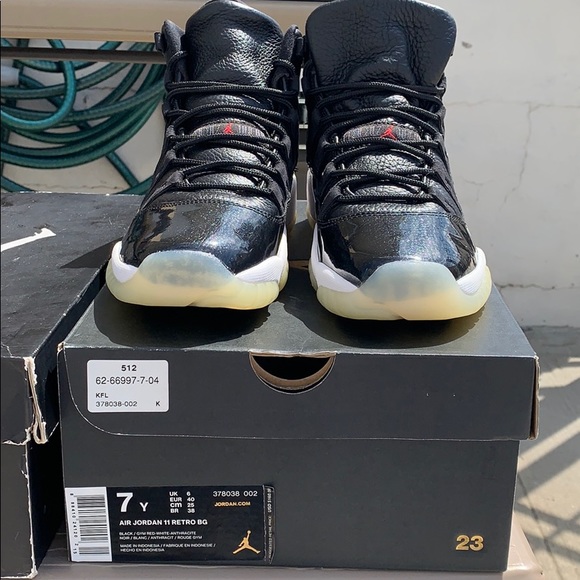 Air Jordan 11 Retro BG - Picture 2 of 4